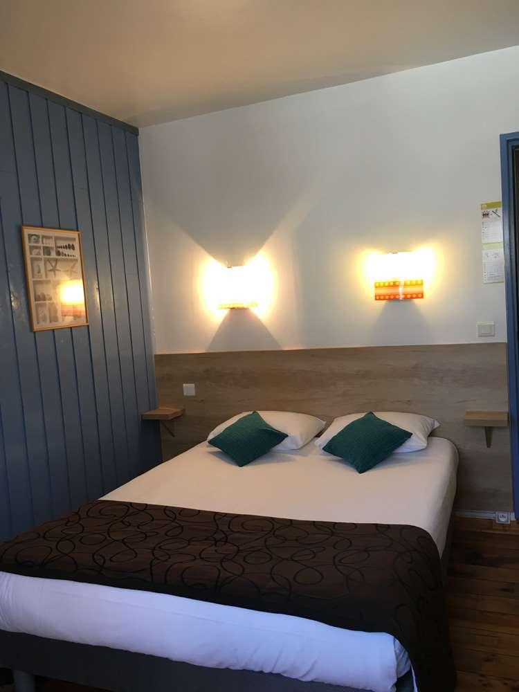 Brit Hotel Des Halles 孔卡尔诺 客房 照片