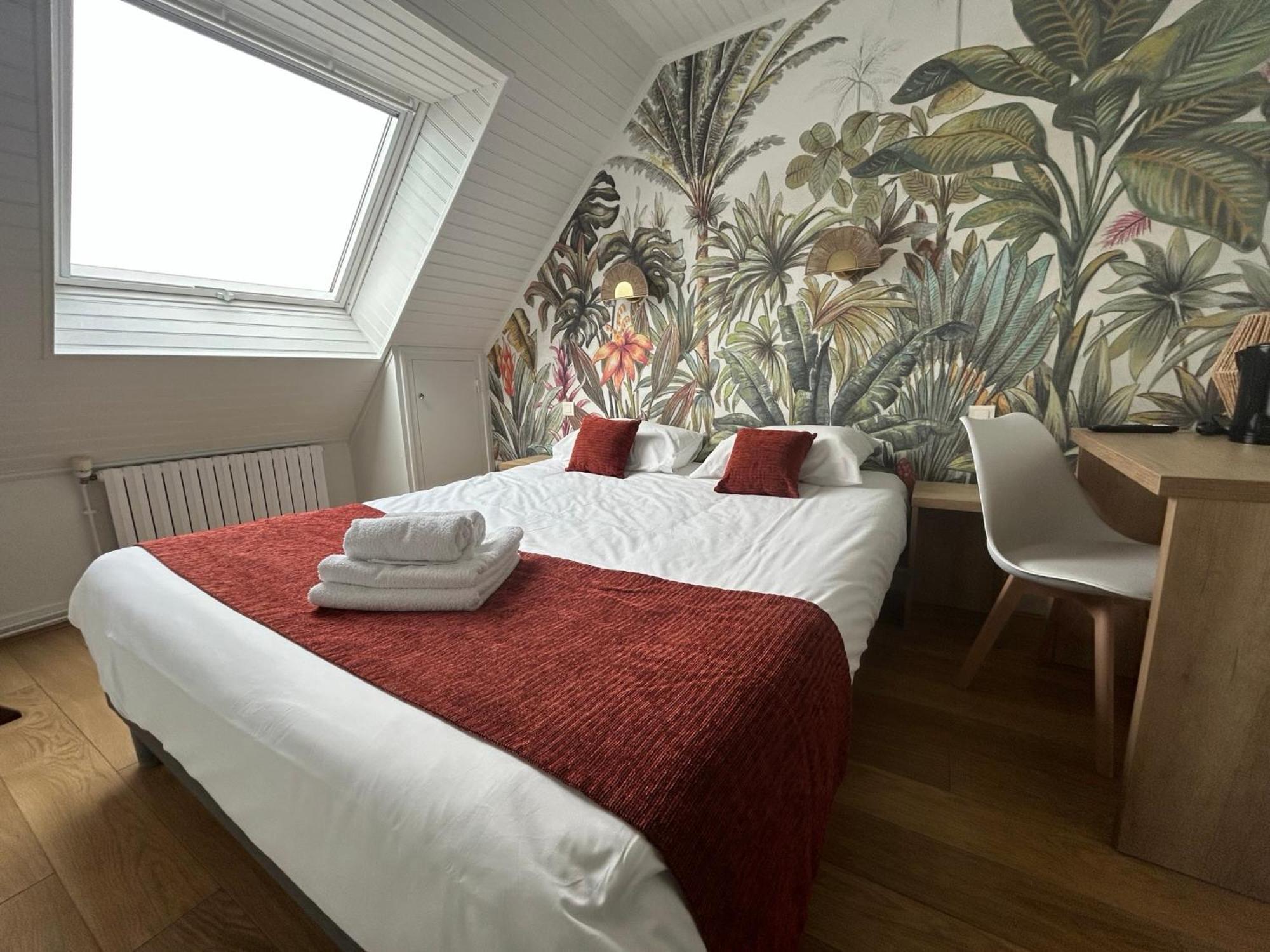 Brit Hotel Des Halles 孔卡尔诺 外观 照片