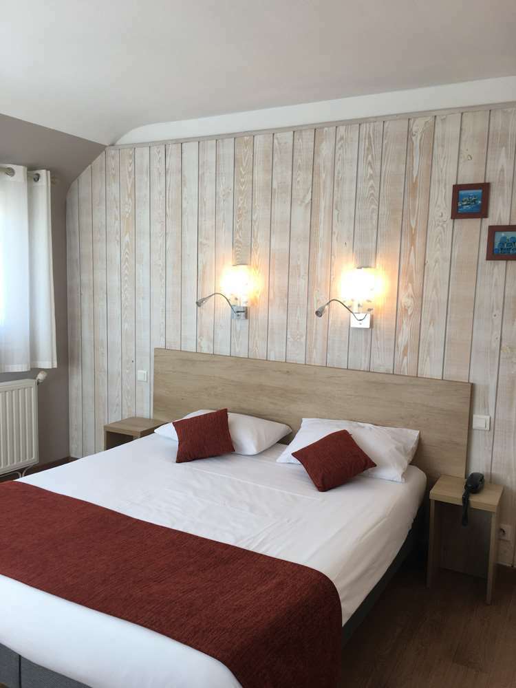 Brit Hotel Des Halles 孔卡尔诺 客房 照片